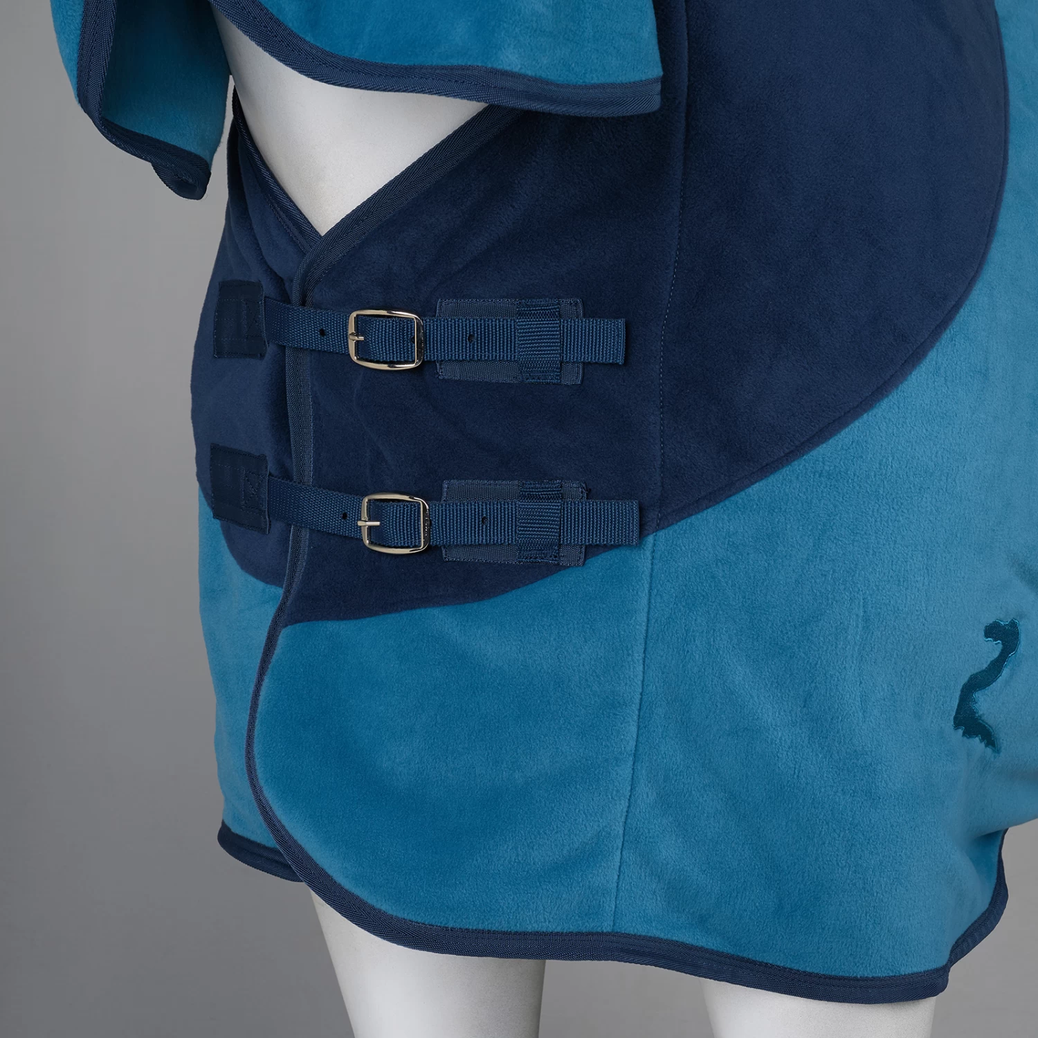 Horze Turin Fleece-Abschwitzdecke Mit Halsteil 5 Horze Turin Fleece-Abschwitzdecke Mit Halsteil – Bild 3