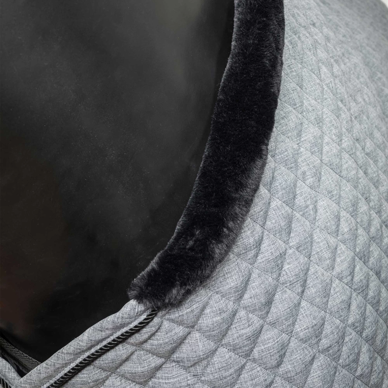 Back On Track Haze Kollektion Gesteppte Stalldecke, 200g (125-135cm) 16 Back On Track Haze Kollektion Gesteppte Stalldecke, 200g (125-135cm) – Bild 14