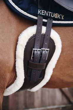 Kentucky Horsewear Anatomischer Lammfell Gurtschoner -Reitsportbedarf 338010 NAT 3