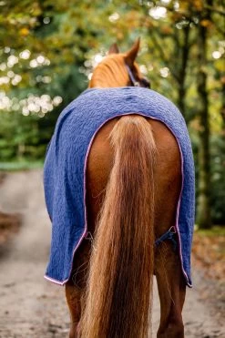 Horseware Embossed Cosy Neck Abschwitzdecke -Reitsportbedarf 340951 DB BU 6