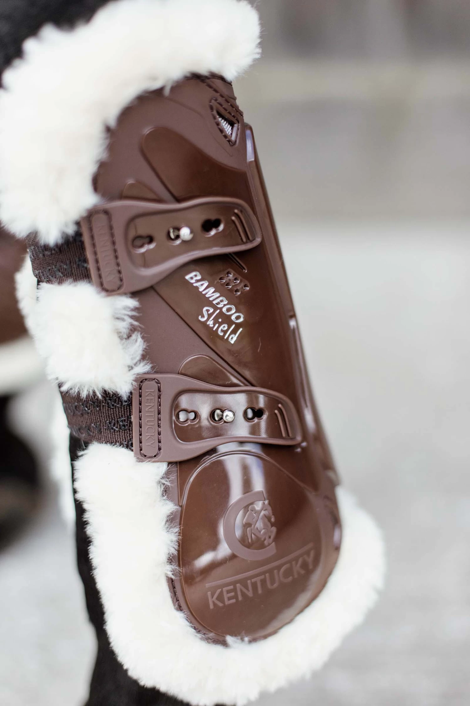 Kentucky Horsewear Bamboo Elastik Gamaschen Mit Veganem Lammfell 15 Kentucky Horsewear Bamboo Elastik Gamaschen Mit Veganem Lammfell – Bild 13